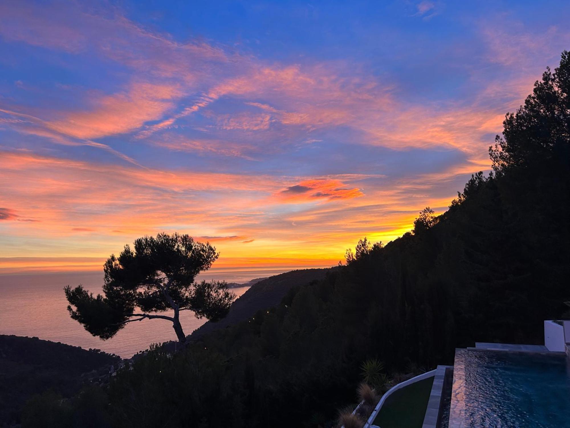 Eze - Appartement Dans Bas De Villa Avec Piscine Pres De Monaco Buitenkant foto