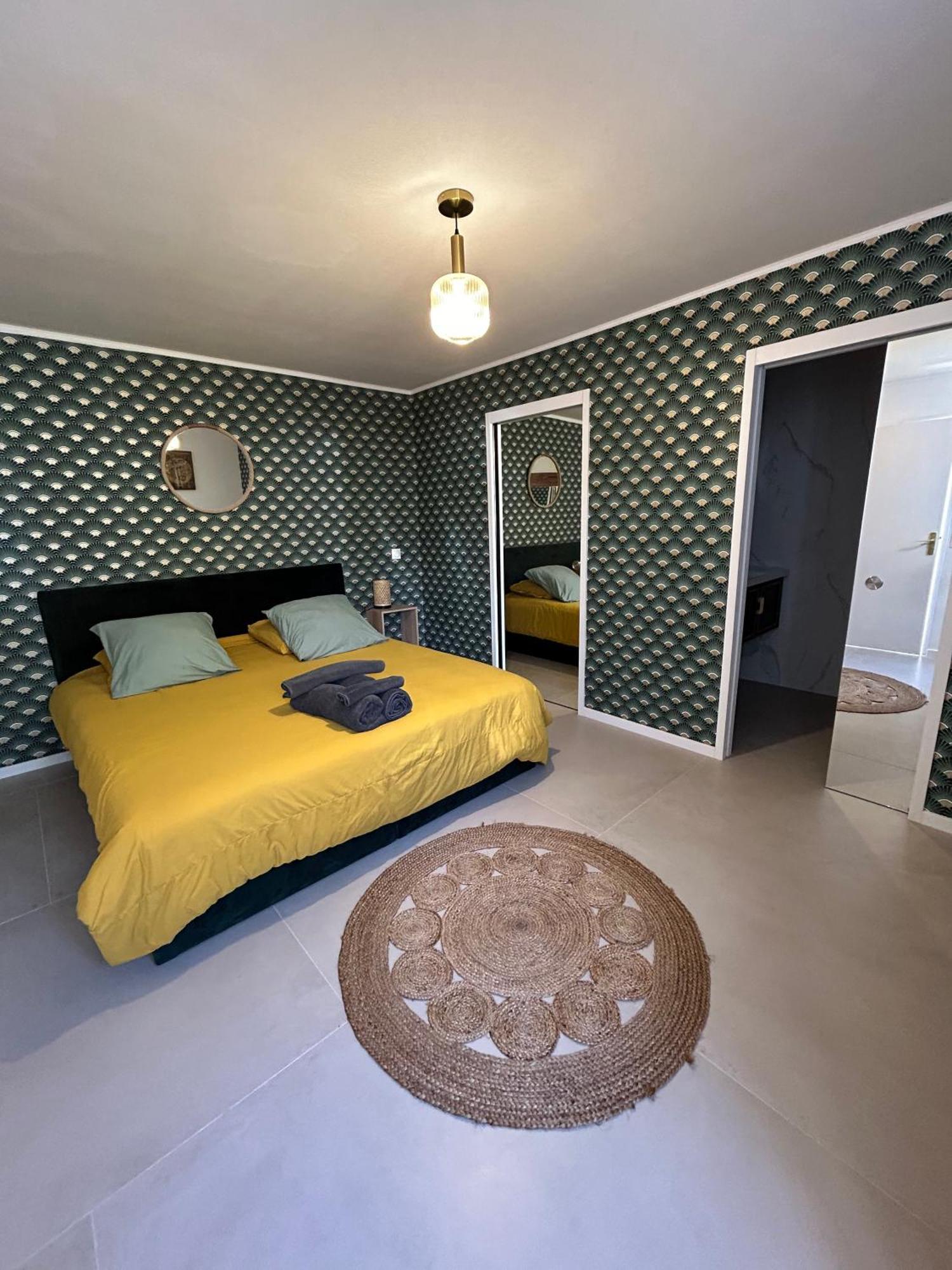 Eze - Appartement Dans Bas De Villa Avec Piscine Pres De Monaco Buitenkant foto