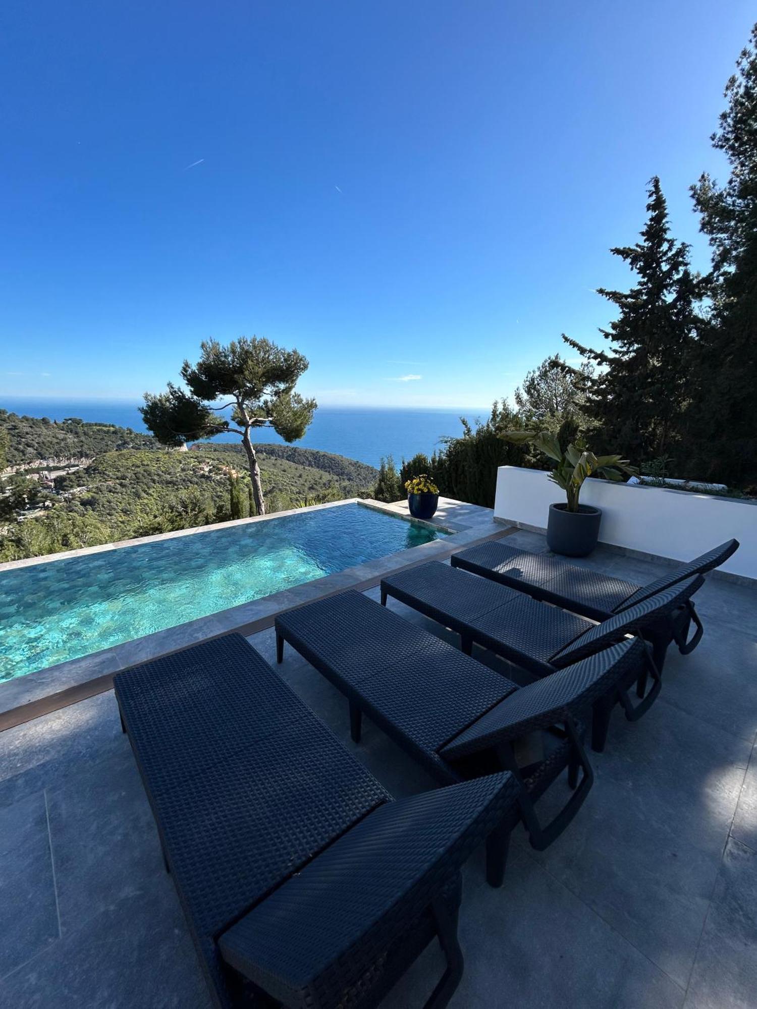 Eze - Appartement Dans Bas De Villa Avec Piscine Pres De Monaco Buitenkant foto